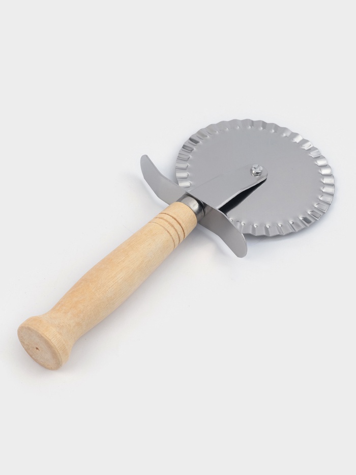 Нож для пиццы и теста 18,5см, ребристый, цвет бежевый "Классик"